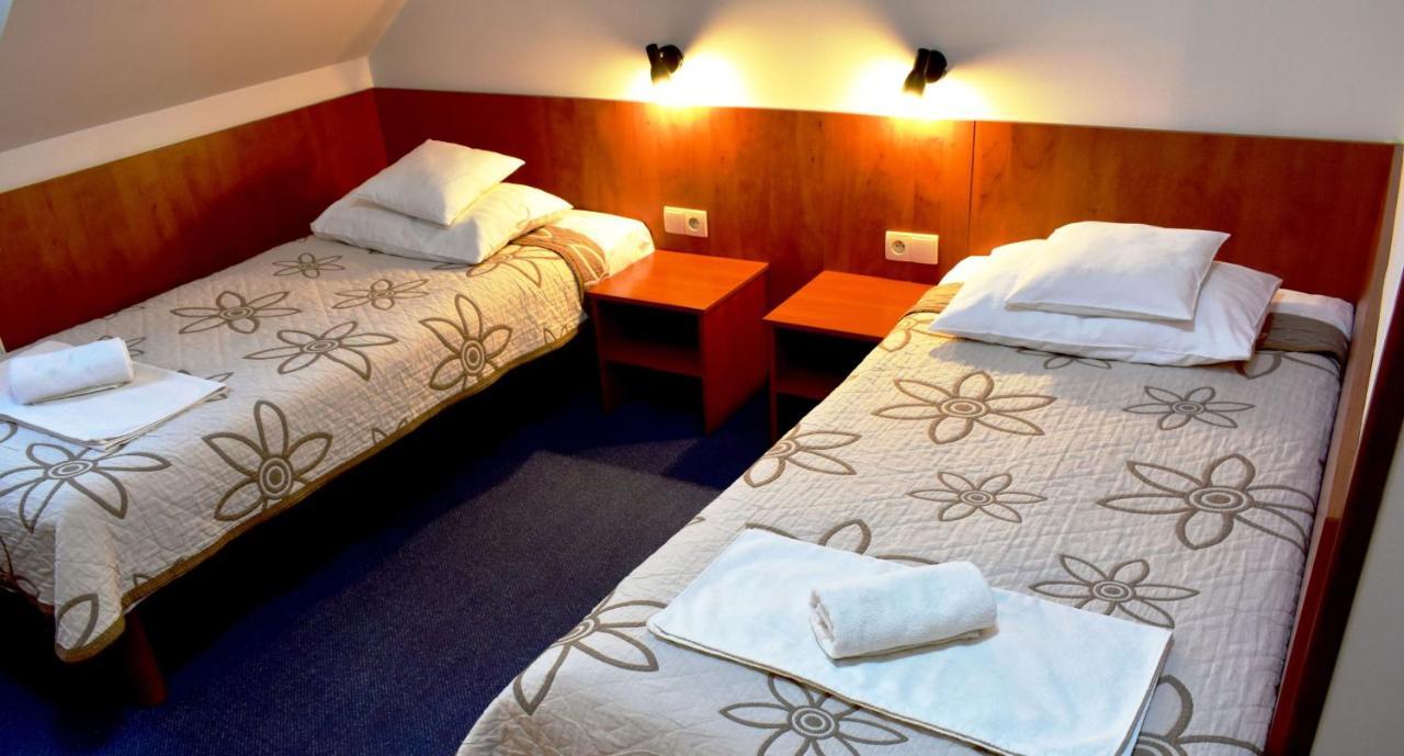 Hotel Zlote Deby วอร์ซอ ภายนอก รูปภาพ