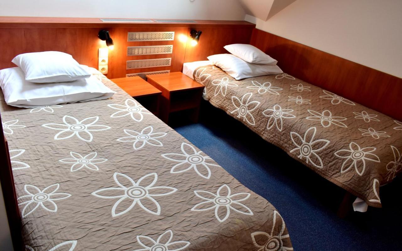 Hotel Zlote Deby วอร์ซอ ภายนอก รูปภาพ