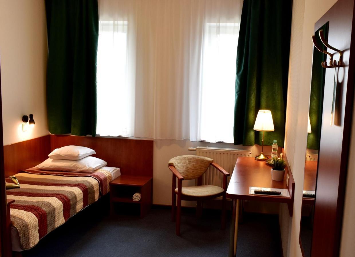 Hotel Zlote Deby วอร์ซอ ภายนอก รูปภาพ