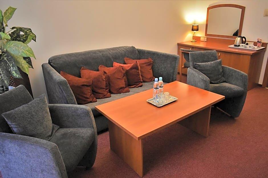 Hotel Zlote Deby วอร์ซอ ภายนอก รูปภาพ