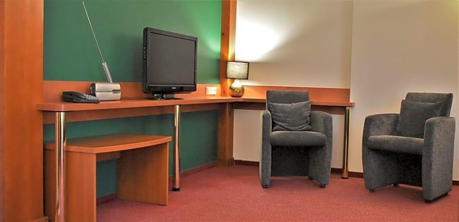 Hotel Zlote Deby วอร์ซอ ภายนอก รูปภาพ