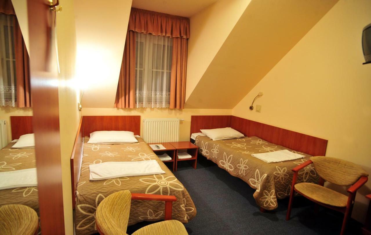 Hotel Zlote Deby วอร์ซอ ภายนอก รูปภาพ