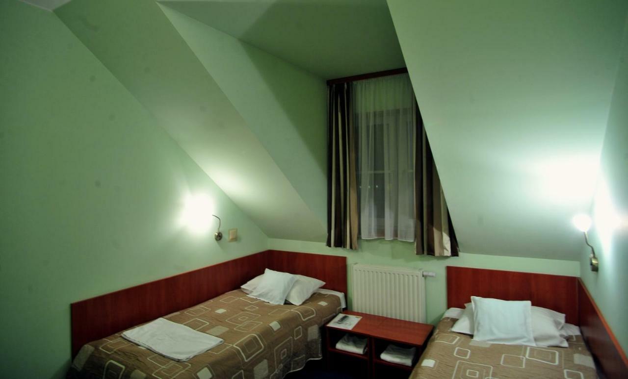 Hotel Zlote Deby วอร์ซอ ภายนอก รูปภาพ