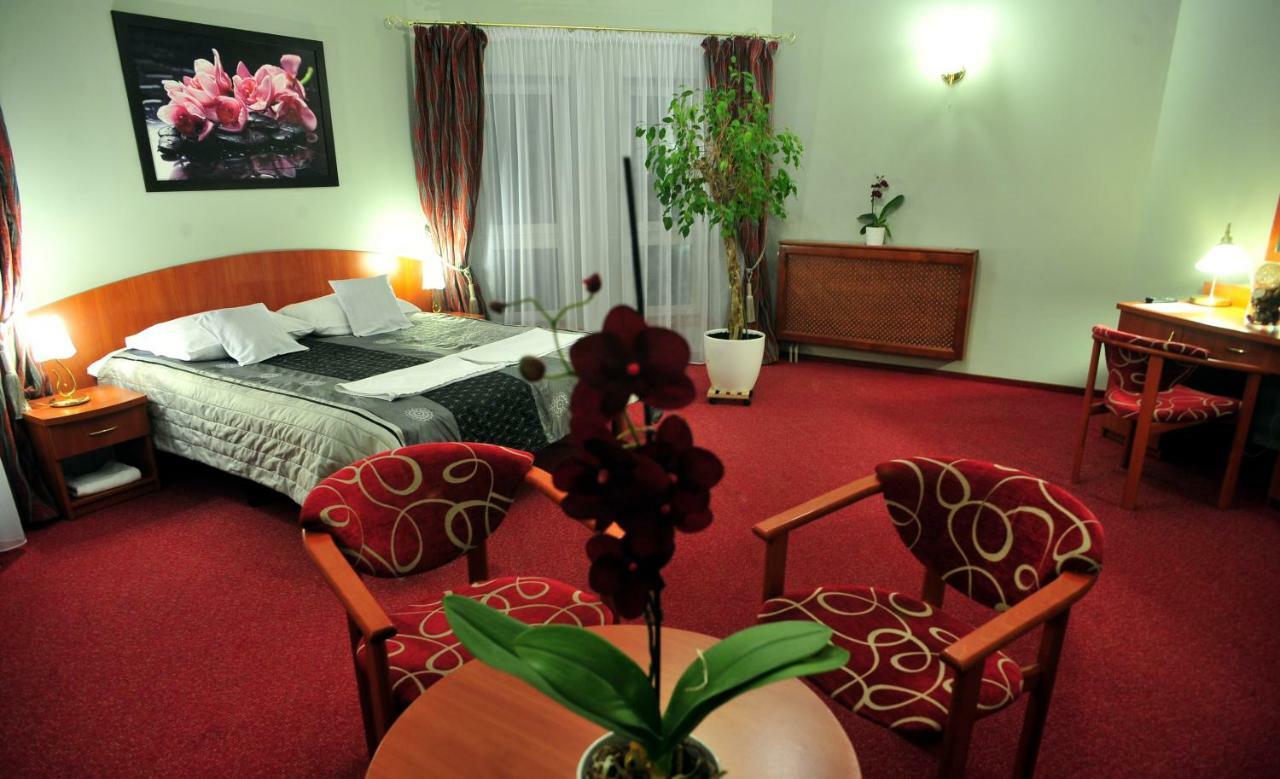 Hotel Zlote Deby วอร์ซอ ภายนอก รูปภาพ